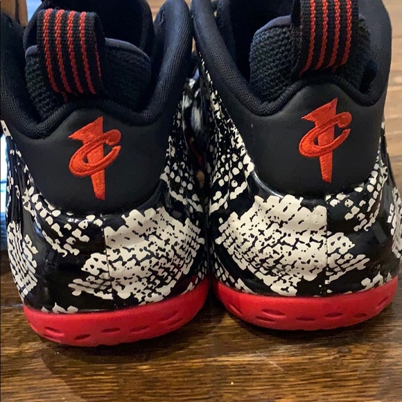 Nike Foamposite basketball sneakers - Picture 7 of 9